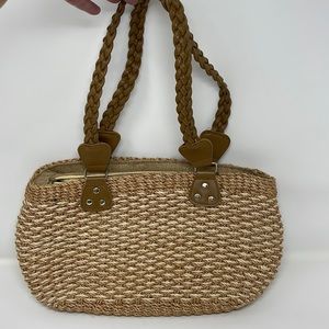 SUPER CUTE STRAW PURSE.